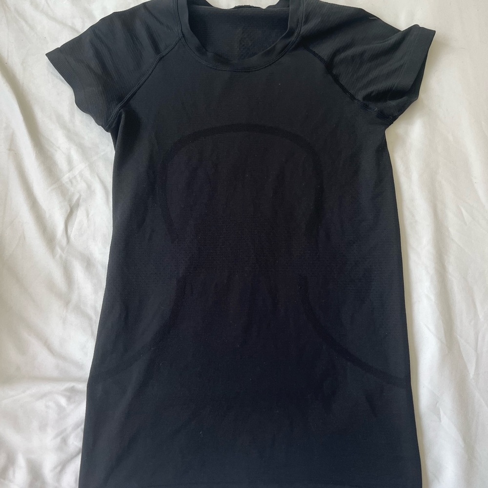 Lululemon Athletica black swiftly tech short sleeve like new size 4